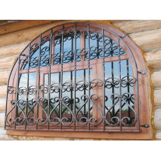 Великі ковані грати на величезне вікно