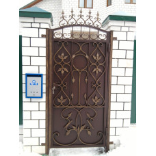 Кована глуха хвіртка з класичними візерунками Кована глуха хвіртка з класичними візерунками