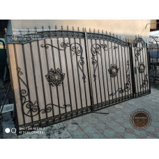 Розпашні ворота з профнастилу в Україні