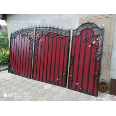 Ворота з металопрофілю з елементами кування