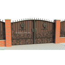 Кованые распашные ворота с профлистом